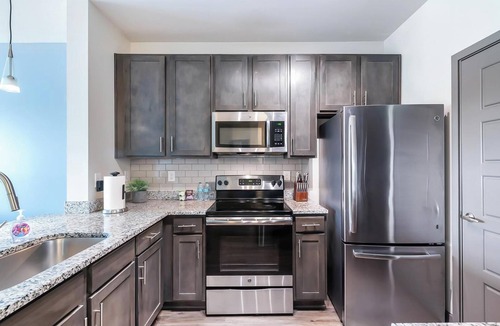 Hurstbourne Apartment | Landing | Chic 1BD, Clubhouse, Gym