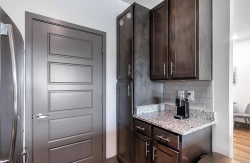 Hurstbourne Apartment | Landing | Chic 1BD, Clubhouse, Gym
