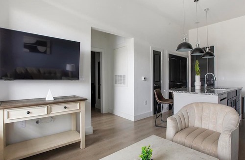 Melissa Apartment | Landing | Chic 1BD, Clubhouse