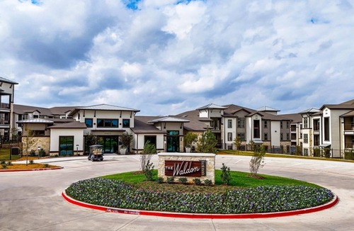 Melissa Apartment | Landing | Chic 1BD, Clubhouse