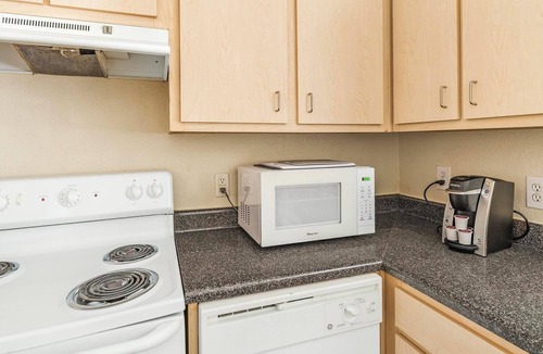 Southbelt/Ellington Apartment | Landing | Chic 1BD, Clubhouse, Pool