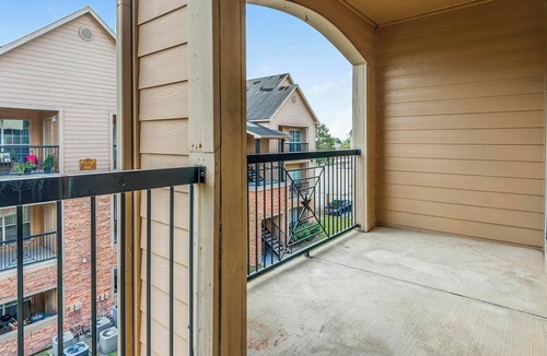 Southbelt/Ellington Apartment | Landing | Chic 1BD, Clubhouse, Pool
