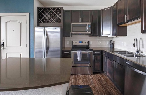 Klein Apartment | Landing | Chic 1BD, Clubhouse, Gym