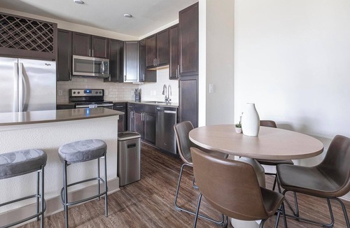 Klein Apartment | Landing | Chic 1BD, Clubhouse, Gym