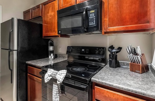 Barker Apartment | Landing | Chic 1BD, Clubhouse, Gym