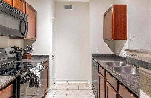 Barker Apartment | Landing | Chic 1BD, Clubhouse, Gym