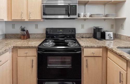 New Pathways Apartment | Landing | Chic 1BD, Clubhouse, Gym