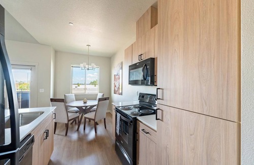 Molalla Apartment | Landing | Chic 1BD, Clubhouse, Pool