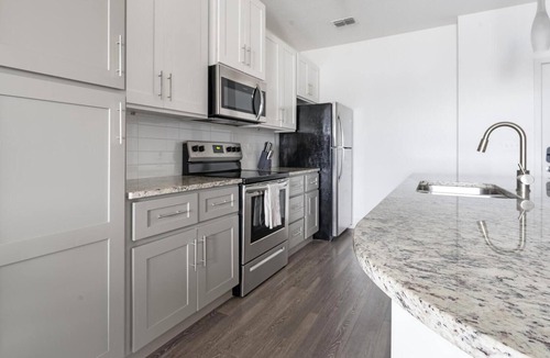 Venice Apartment | Landing | Chic 1BD, Clubhouse, Pool