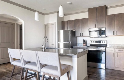 Manor Apartment | Landing | Chic 1BD, Clubhouse, Pool