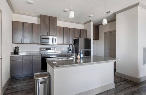Manor Apartment | Landing | Chic 1BD, Clubhouse, Gym