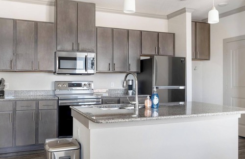 Manor Apartment | Landing | Chic 1BD, Clubhouse, Gym