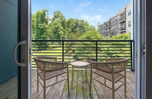 Chillum Apartment | Landing | Chic 1BD, Courtyard, Pool