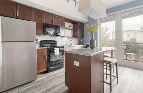 Crestview Apartment | Landing | Chic 1BD, Courtyard, Gym
