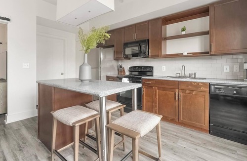 Crestview Apartment | Landing | Chic 1BD, Courtyard, Gym