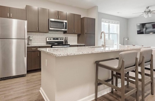 Chesterfield Apartment | Landing | Chic 1BD, Gym, Courtyard
