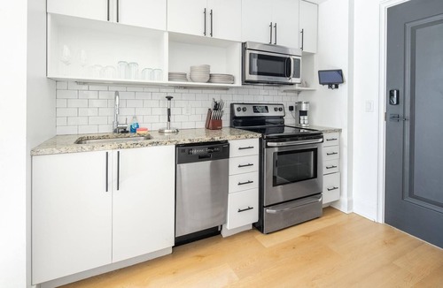 Financial District Apartment | Landing | Chic 1BD, Gym, Game Room