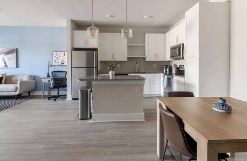 St. Johns Apartment | Landing | Chic 1BD, Gym