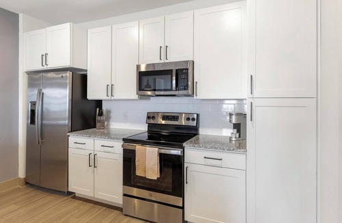 Weston Apartment | Landing | Chic 1BD, Gym, Clubhouse