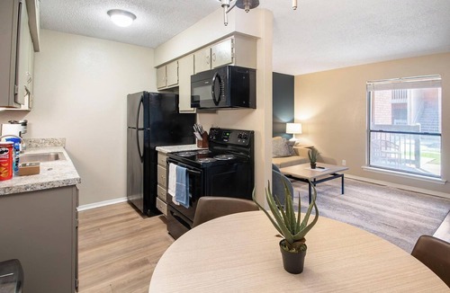 South Tulsa Apartment | Landing | Chic 1BD, Gym, Clubhouse