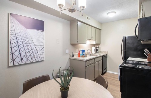 South Tulsa Apartment | Landing | Chic 1BD, Gym, Clubhouse