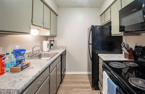 South Tulsa Apartment | Landing | Chic 1BD, Gym, Clubhouse
