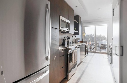MLK Apartment | Landing | Chic 1BD, Gym, Courtyard