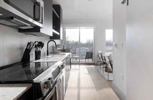 MLK Apartment | Landing | Chic 1BD, Gym, Courtyard