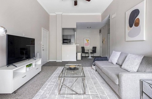 Briarforest Apartment | Landing | Chic 1BD, Gym, Pool