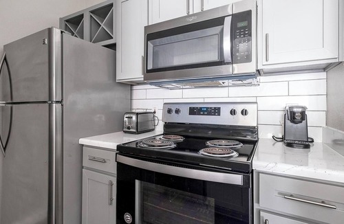 Briarforest Apartment | Landing | Chic 1BD, Gym, Pool