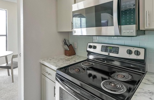 Briarforest Apartment | Landing | Chic 1BD, Gym, Pool