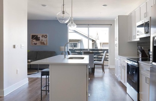 Oakwood Apartment | Landing | Chic 1BD, Gym, Pool