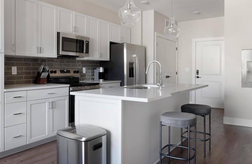 Oakwood Apartment | Landing | Chic 1BD, Gym, Pool