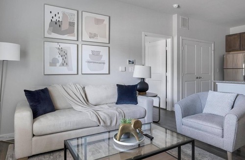 Dallas Apartment | Landing | Chic 1BD, Gym, Pool