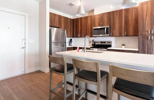 Seguin Apartment | Landing | Chic 1BD, Gym, Pool