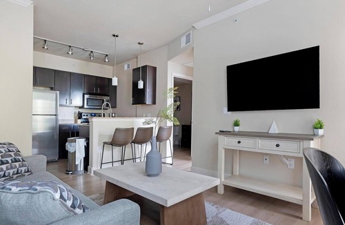 Austin Apartment | Landing | Chic 1BD, Gym