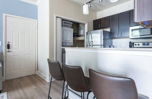 Austin Apartment | Landing | Chic 1BD, Gym