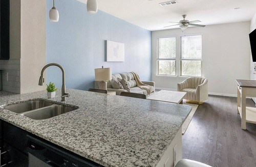 Conroe Apartment | Landing | Chic 1BD, Gym