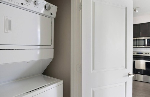 Conroe Apartment | Landing | Chic 1BD, Gym