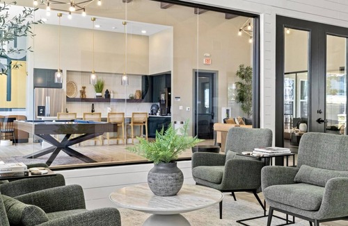 Denton Apartment | Landing | Chic 1BD, Gym