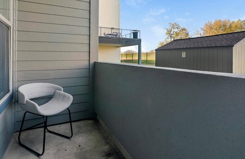 Memorial Apartment | Landing | Chic 1BD, Gym