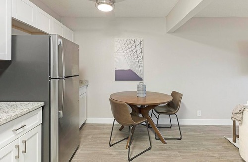 Rancho Oakey Apartment | Landing | Chic 1BD, Gym