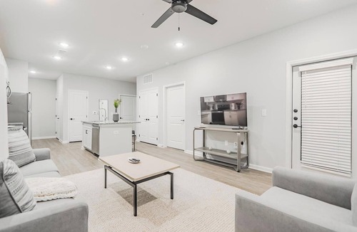 San Marcos Apartment | Landing | Chic 1BD, Gym, Clubhouse