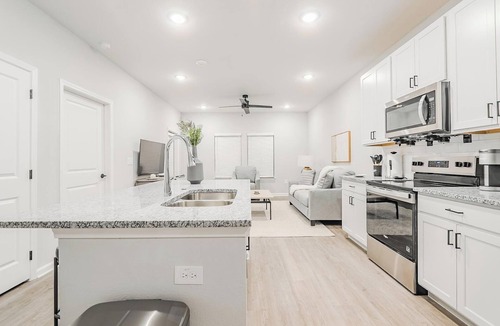San Marcos Apartment | Landing | Chic 1BD, Gym, Clubhouse
