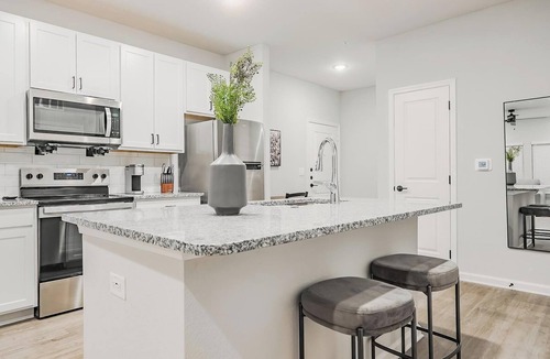 San Marcos Apartment | Landing | Chic 1BD, Gym, Clubhouse