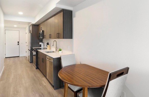 Crown Hill Apartment | Landing | Chic 1BD, Gym
