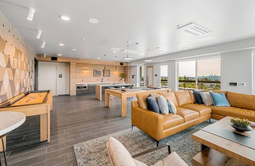 Crown Hill Apartment | Landing | Chic 1BD, Gym