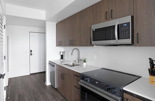 Crown Hill Apartment | Landing | Chic 1BD, Gym