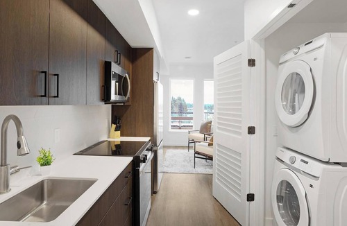 Crown Hill Apartment | Landing | Chic 1BD, Gym