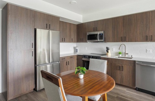 Crown Hill Apartment | Landing | Chic 1BD, Gym